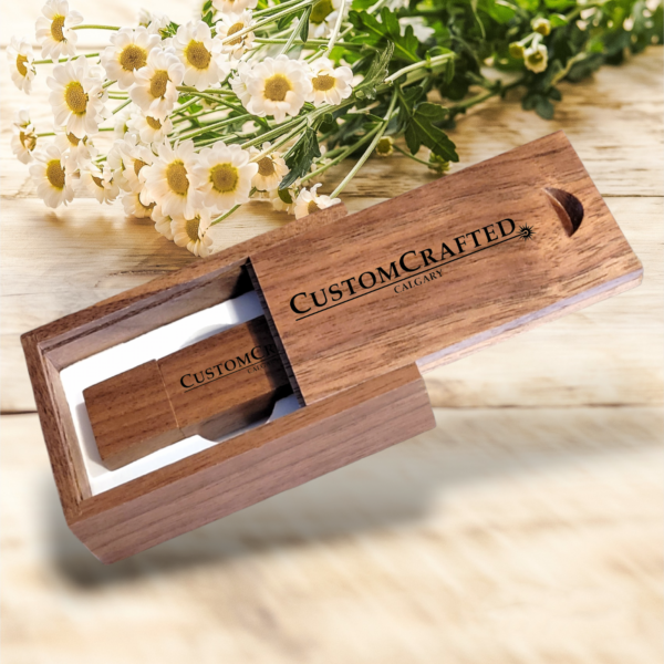 Engraved USB drive 32 Gb with engraved presentation case